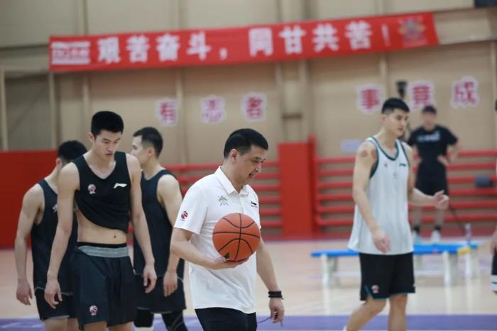 如何通过模拟比赛环境提高篮板实战能力?_2